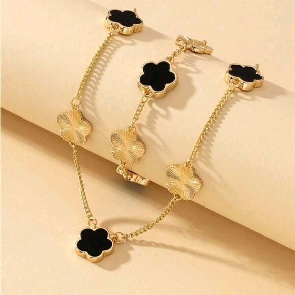 Elegant Chic Five Leaf Clover Necklace & Bracelet Set - Picture 4 of 4